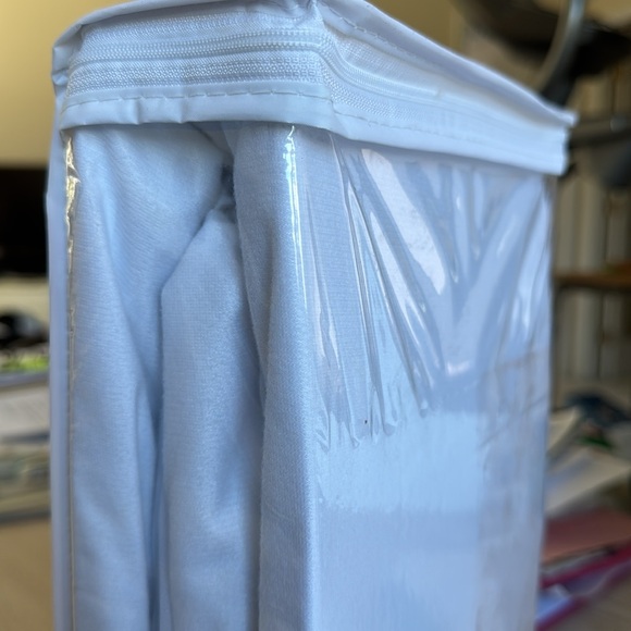 🆕Mattress cover waterproof lining / new by Total Guard fits up to 18 in./ Queen - Picture 2 of 3